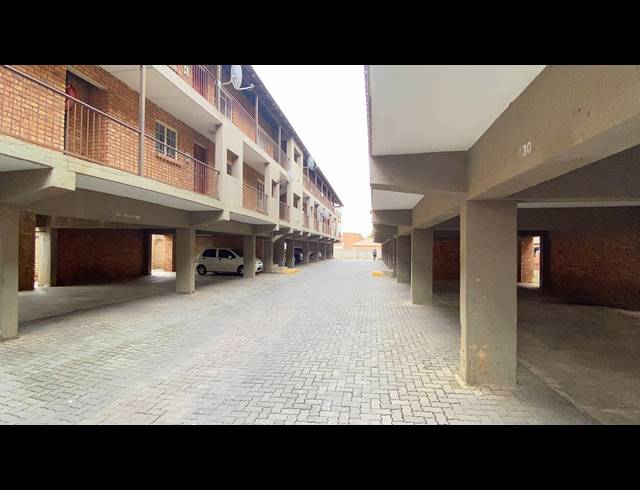 1 BEDROOM FLAT RENTED IN KEMPTON PARK CENTRAL